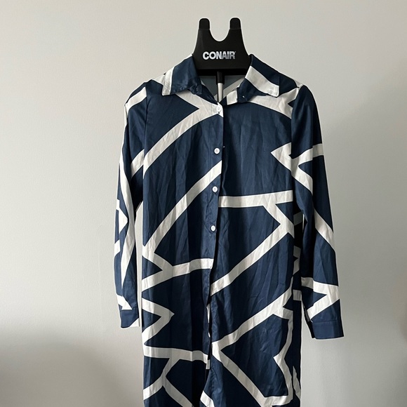 long button down - Picture 1 of 1